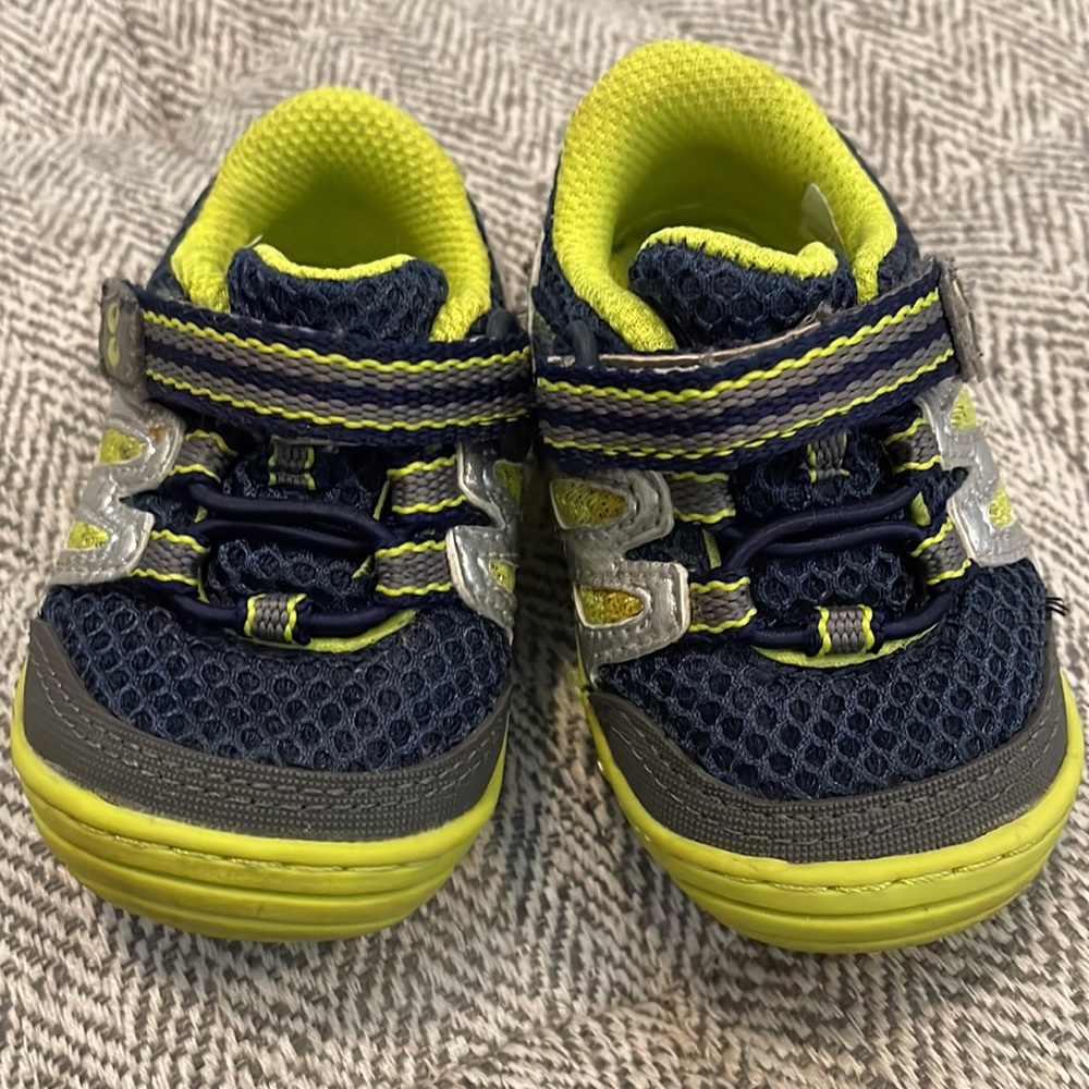 Stride Rite size 2 - Picture 2 of 5